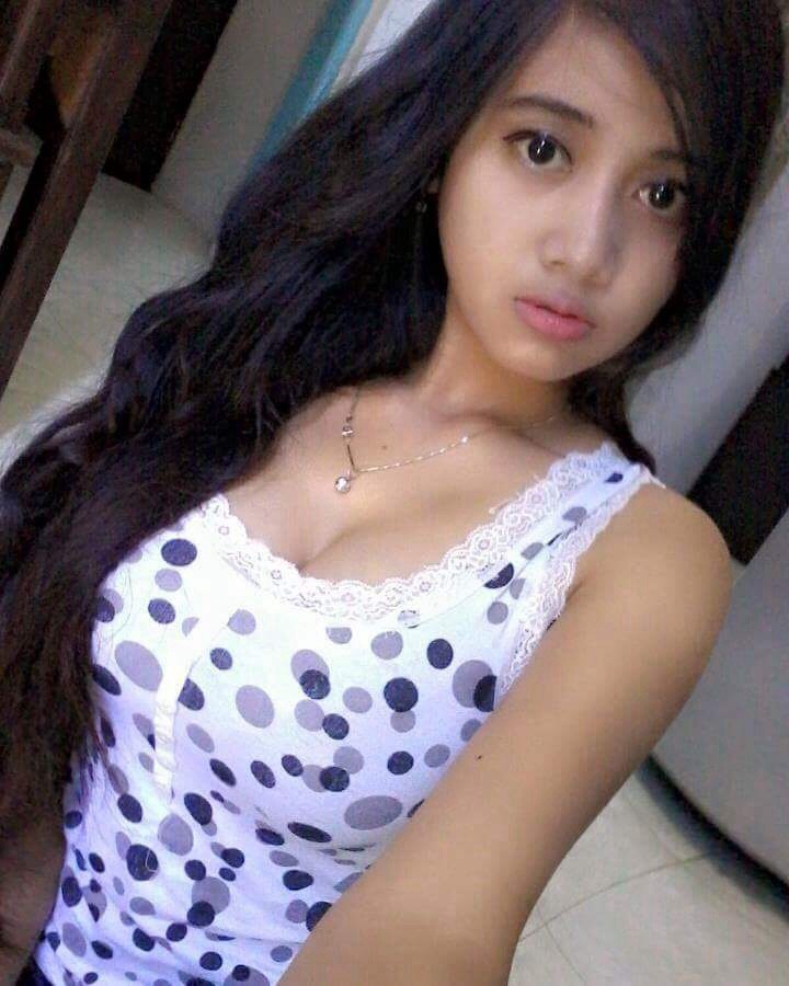 www.nude bed selfies pics